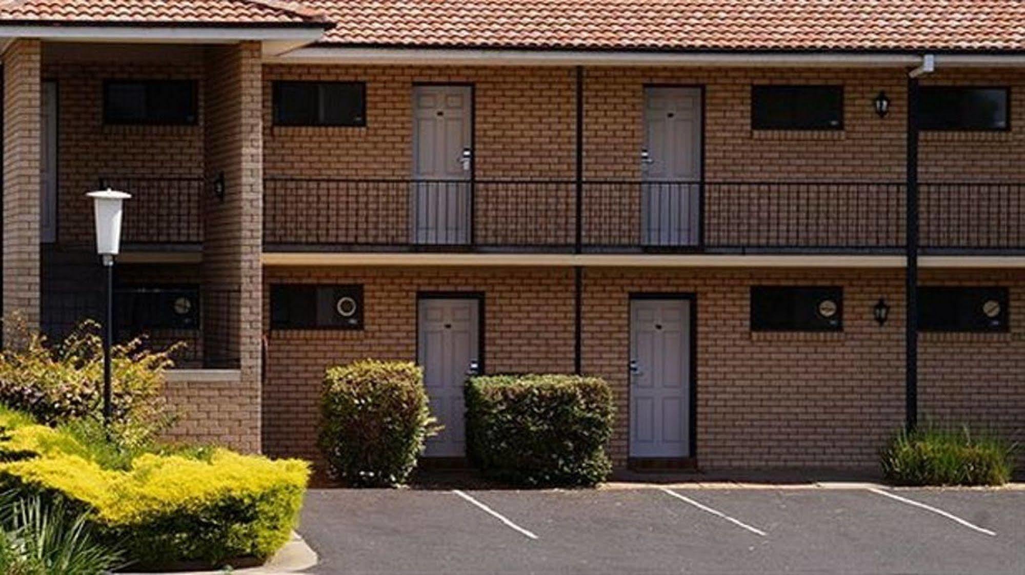 West End Motor Lodge Orange Exterior foto